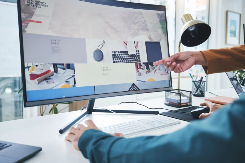 Analyse des pôles digitaux et stratégiques chez l'agence Orion Communication.